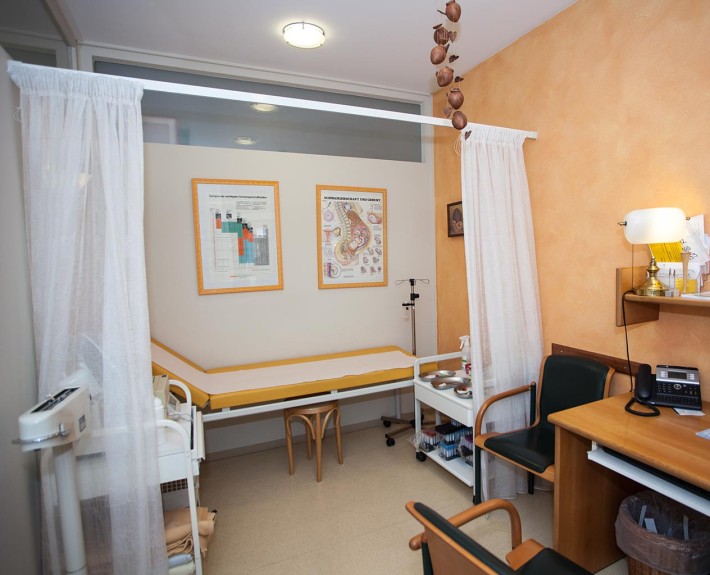 Behandlungszimmer Dr. Med. Univ. Robert Pongratz
